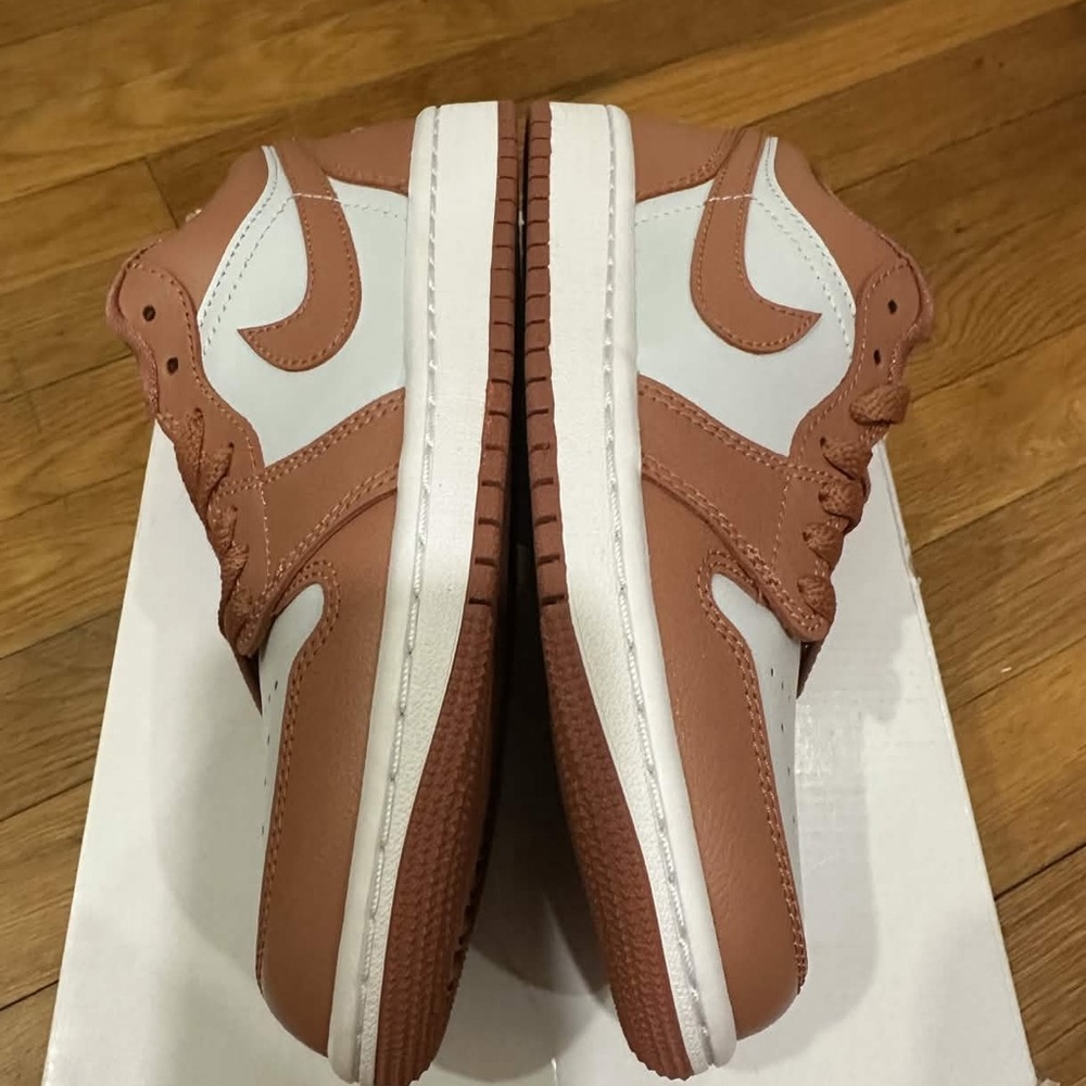 *New* Jordan 1 Low Women Orange White *DC0774-080) Size 5.5W - Picture 5 of 11